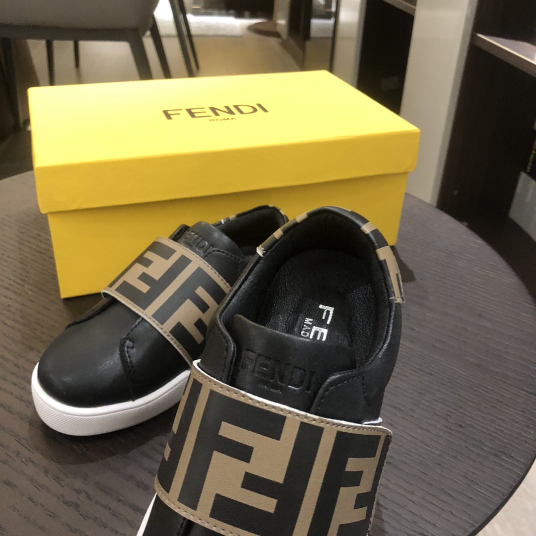 Children's shoes child